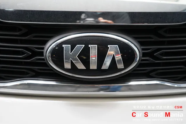 Kia Carnival KA4 dash cam installation result
