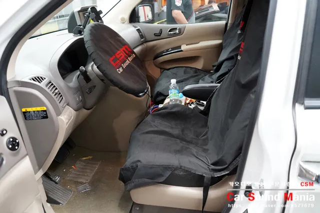 Kia Carnival KA4のドライブレコーダー取付事例 施工写真 4-1