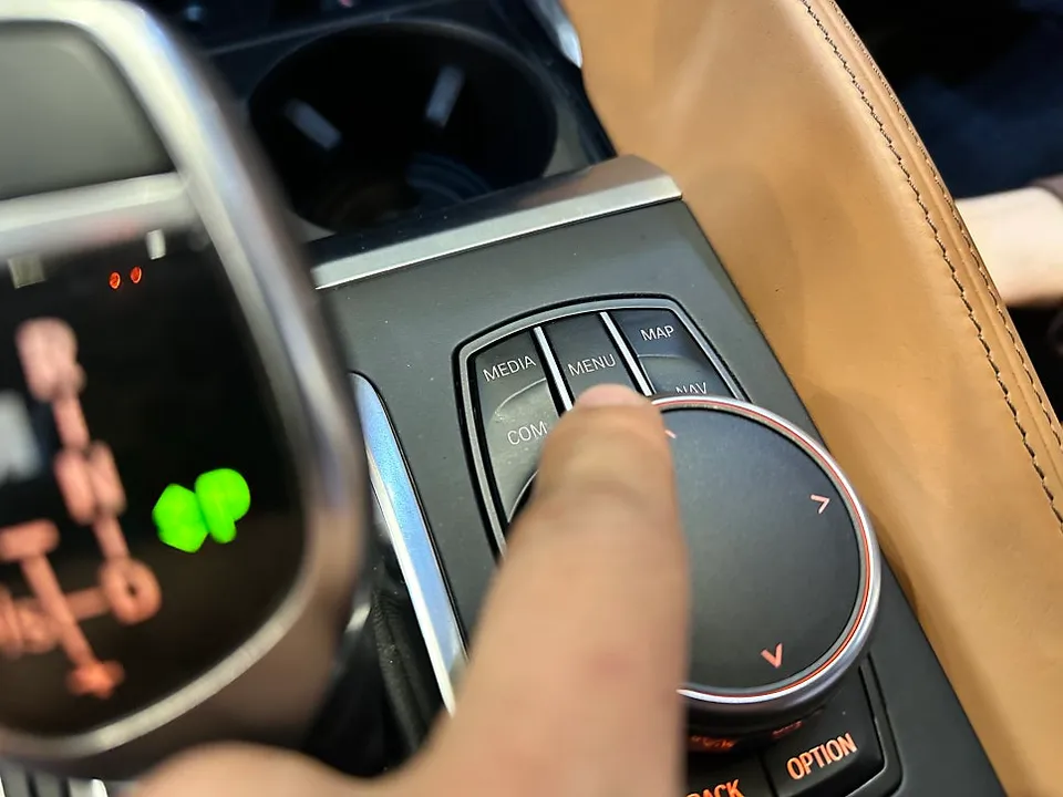 BMW X5のAndroid Auto・CarPlay取付事例 施工写真 1-1