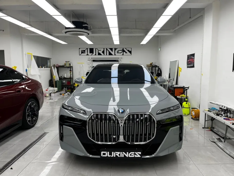 BMW 7 Seriesのカーラッピング事例|費用目安・仕上がり 施工写真 3-1