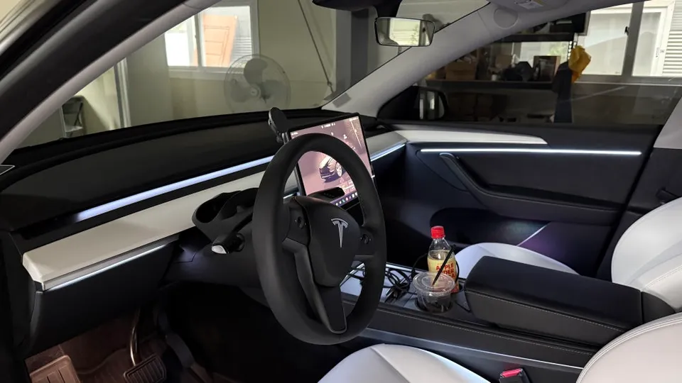 Tesla Model Y Ambient Lighting Review — Enhanced Interior Mood photo 2