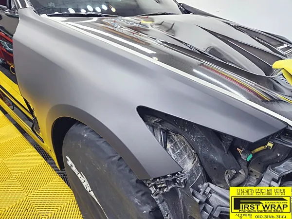 Kia Stingerのカーラッピング事例 施工写真 4-2