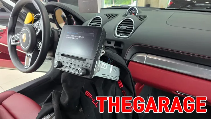 Porsche 718 Boxster ambient lighting - Porsche 718 Boxster Ambient Lighting Review — Enhanced Interior M photo 4