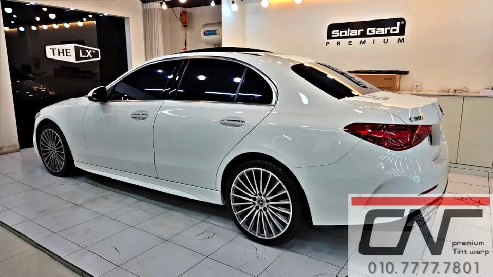 Mercedes-Benz C-Class W206のカーフィルム施工事例 施工写真 3-2