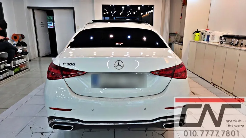 Mercedes-Benz C-Class W206のカーフィルム施工事例 施工写真 4-2
