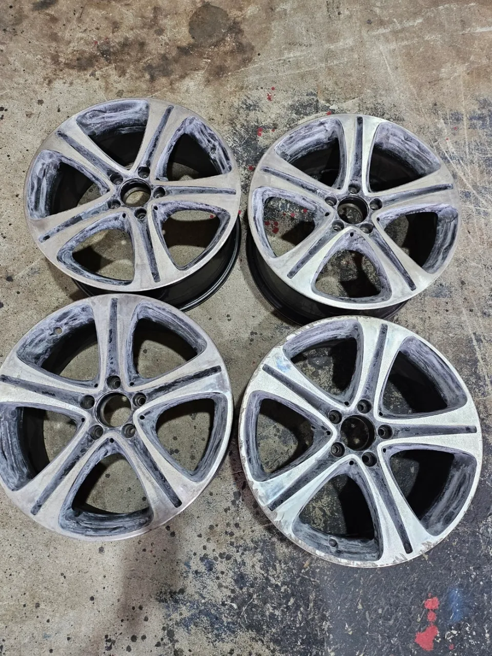 Mercedes-Benz E300 wheel repair - Mercedes-Benz E300 Wheel Repair & Black Powder Coating Review photo 4