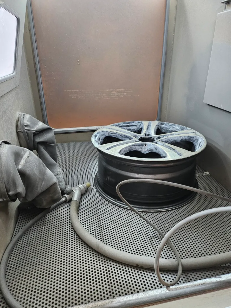 Mercedes-Benz E300 wheel repair - Mercedes-Benz E300 Wheel Repair & Black Powder Coating Review photo 6
