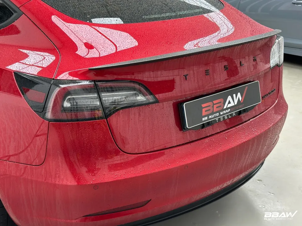 Tesla Model 3 PPF施工事例｜ヘッドライト保護とスタイルアップ 施工写真 3-1