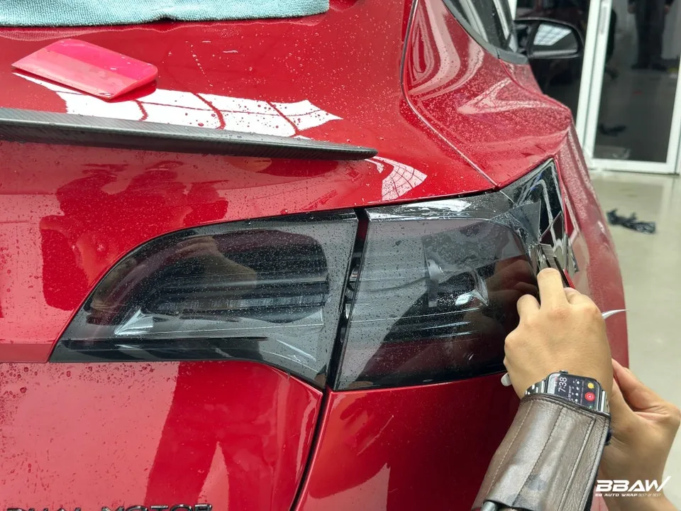 Tesla Model 3 PPF施工事例｜ヘッドライト保護とスタイルアップ 施工写真 2-3