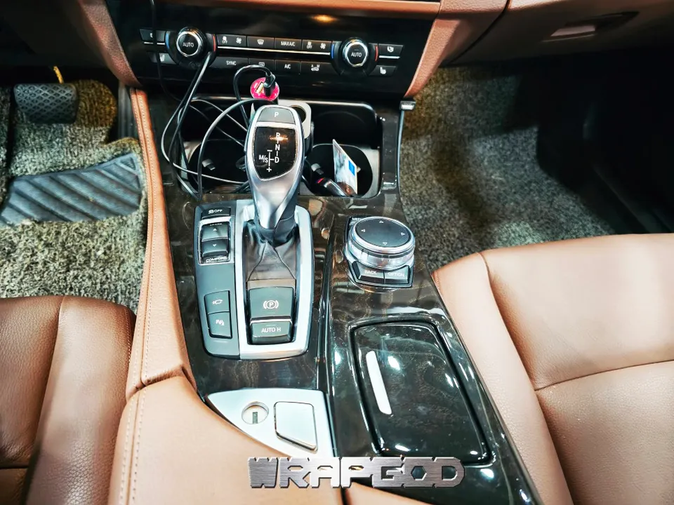 BMW 5 Seriesのカーラッピング事例|実例紹介 施工写真 2-1