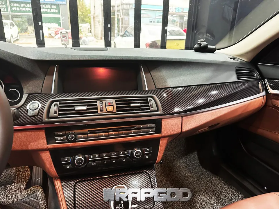 BMW 5 Seriesのカーラッピング事例|実例紹介 施工写真 2-2