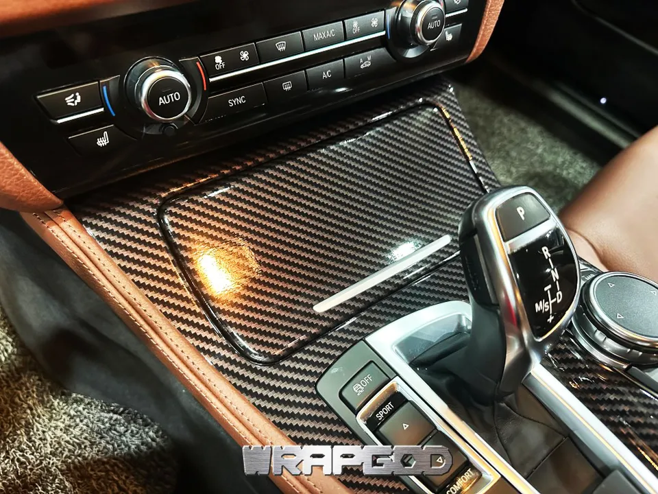 BMW 5 Seriesのカーラッピング事例|実例紹介 施工写真 4-2