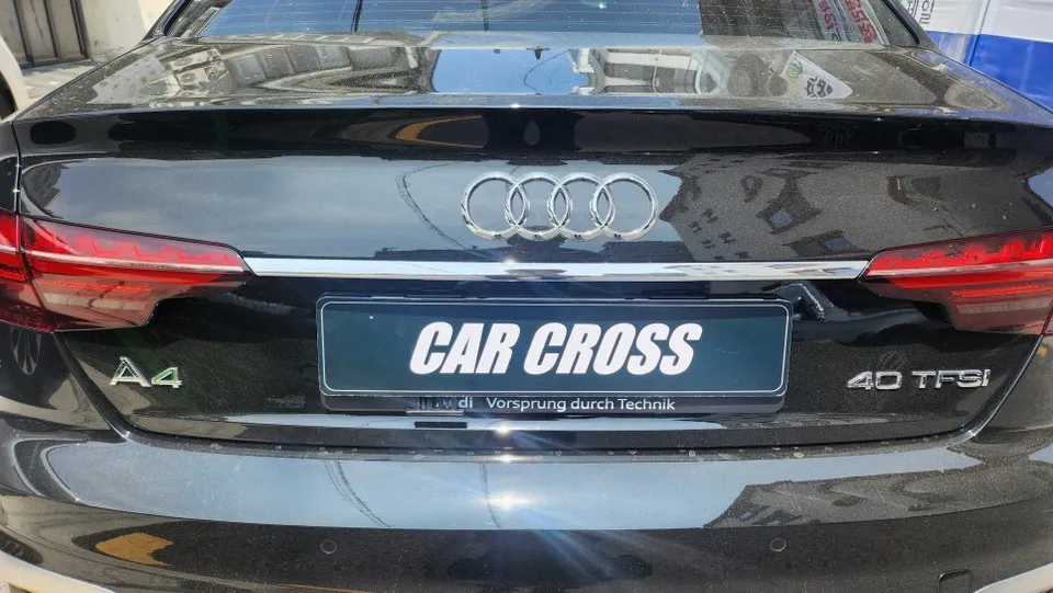 Audi A4のカーラッピング事例｜クロームパーツのブラックアウト 施工写真 3-1