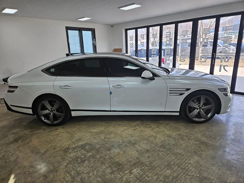Genesis G80 vinyl wrap - Genesis G80 Vinyl Wrap Review — Roman Red High-Gloss Finish photo 3