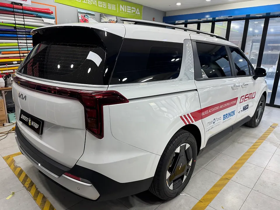 Kia Carnivalのカーラッピング事例|費用目安・仕上がり 施工写真 3-3