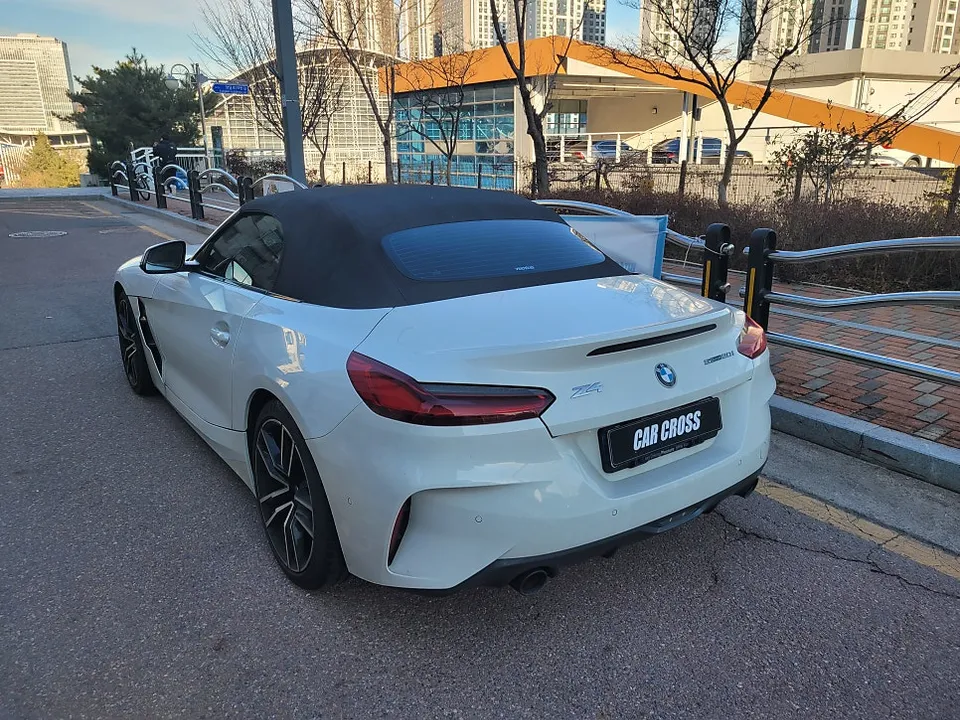 BMW Z4のカーラッピング事例｜特別カラーで個性を演出 施工写真 2-1