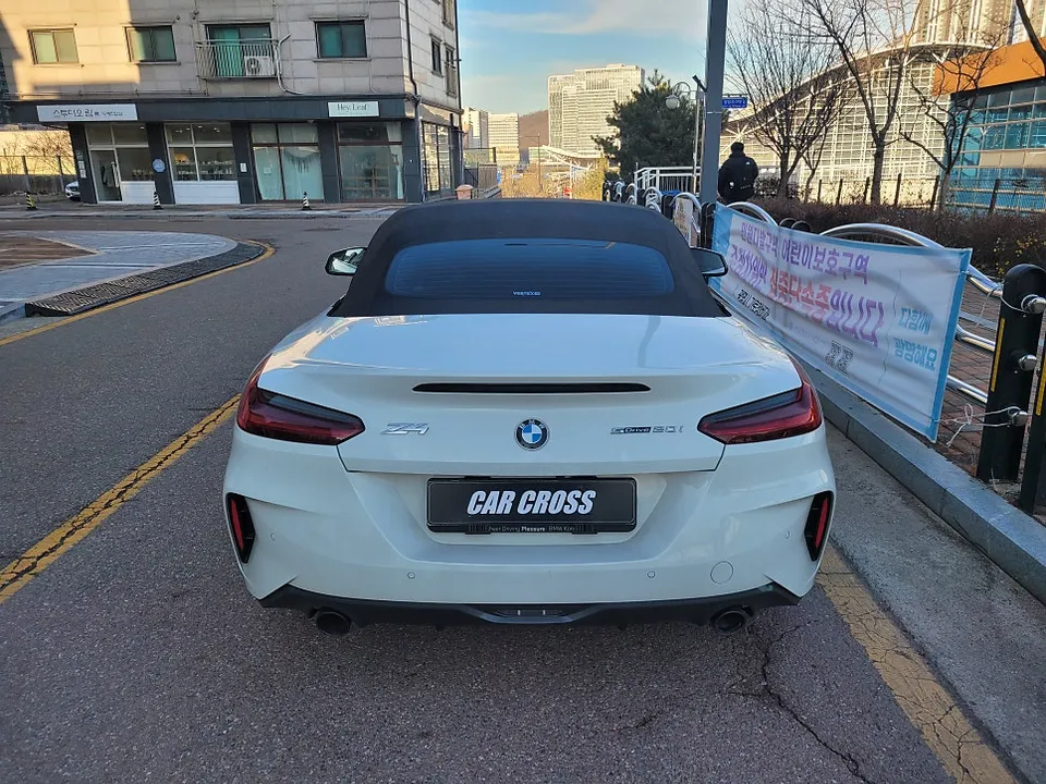 BMW Z4のカーラッピング事例｜特別カラーで個性を演出 施工写真 3-1
