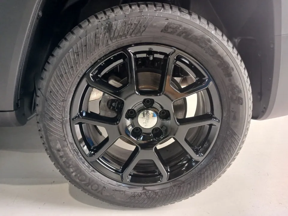 Jeep Renegadeのホイールリペア・塗装事例 施工写真 3-2