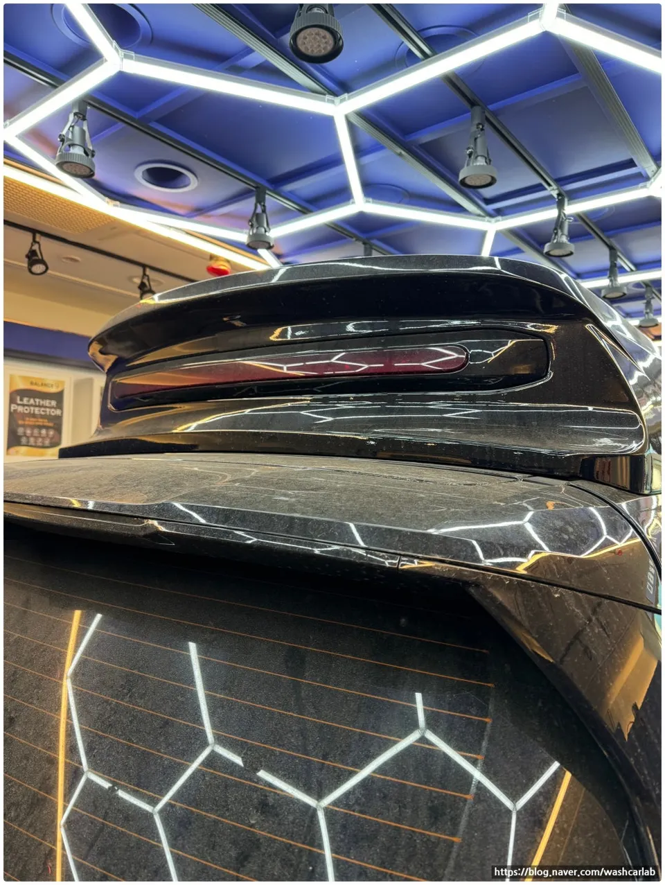 Kia Carnival Hi-Limousineのガラスコーティング事例 施工写真 4-1