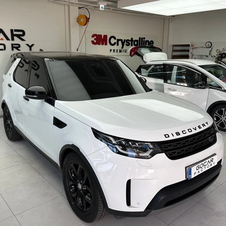 Land Rover Discovery vinyl wrap installation result
