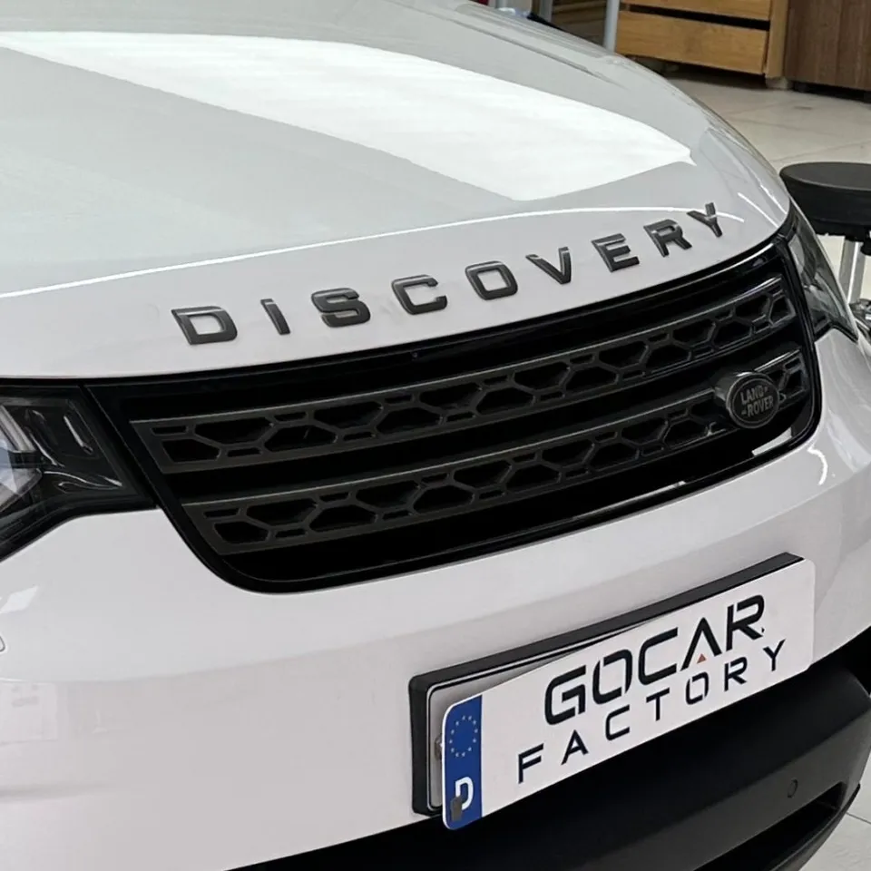 Land Rover Discovery vinyl wrap - Land Rover Discovery Vinyl Wrap Review: Black Pack Upgrade photo 5