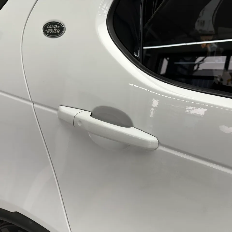 Land Rover Discoveryのカーラッピング事例 施工写真 2-2