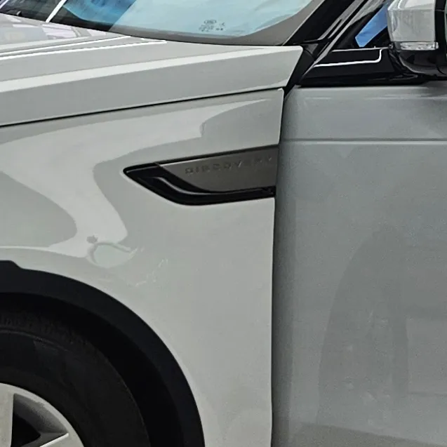 Land Rover Discoveryのカーラッピング事例 施工写真 3-2