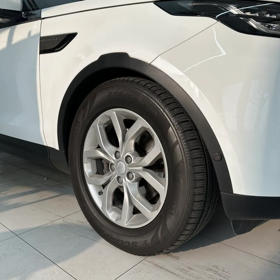 Land Rover Discoveryのカーラッピング事例 施工写真 4-2