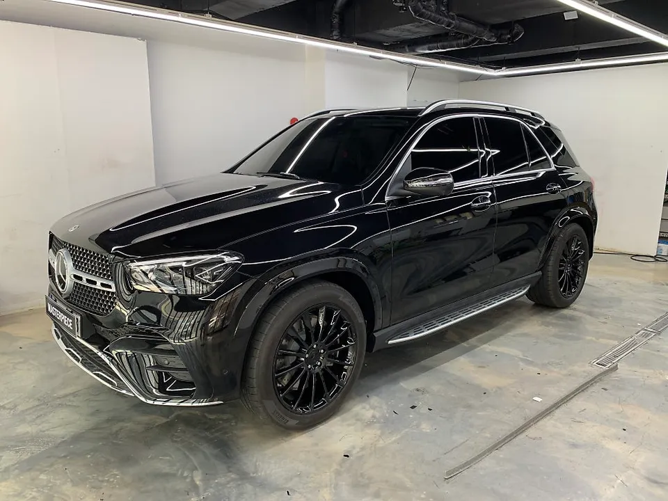 Mercedes-Benz GLE 450 vinyl wrap - Mercedes-Benz GLE 450 Vinyl Wrap Review: Blackout & Wheel Refinis photo 5