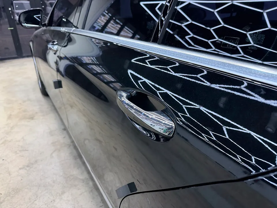 Mercedes-Benz Eクラスのカーラッピング事例｜費用目安・仕上がり 施工写真 1-3