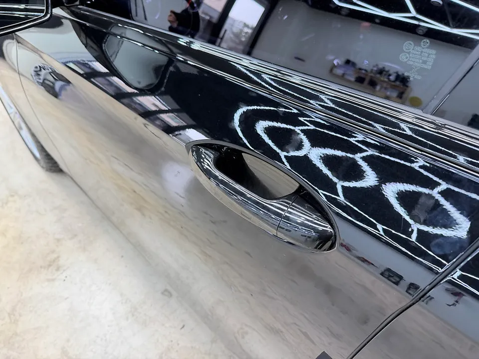 Mercedes-Benz Eクラスのカーラッピング事例｜費用目安・仕上がり 施工写真 2-3