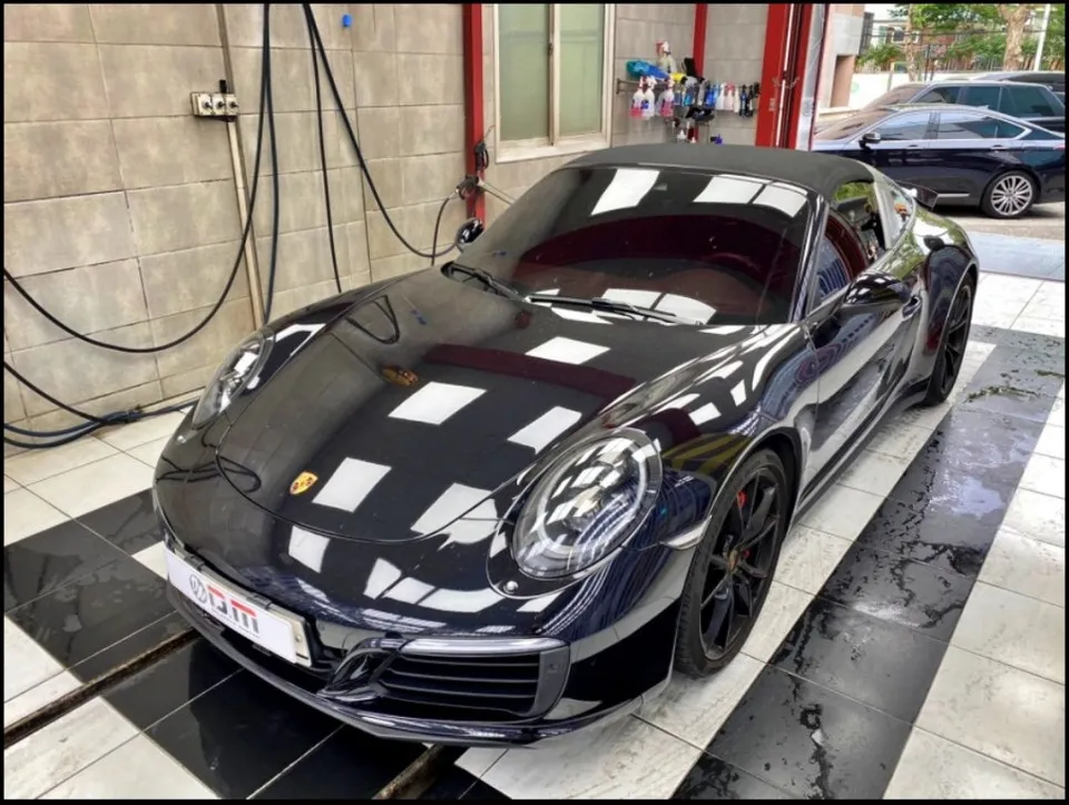 ポルシェ 911タルガのカーラッピング事例｜鮮やかな黄色で個性を演出 施工写真 5-1