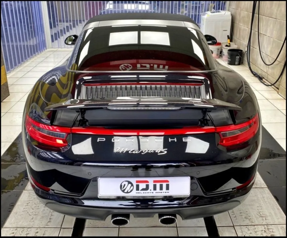 ポルシェ 911タルガのカーラッピング事例｜鮮やかな黄色で個性を演出 施工写真 2-2