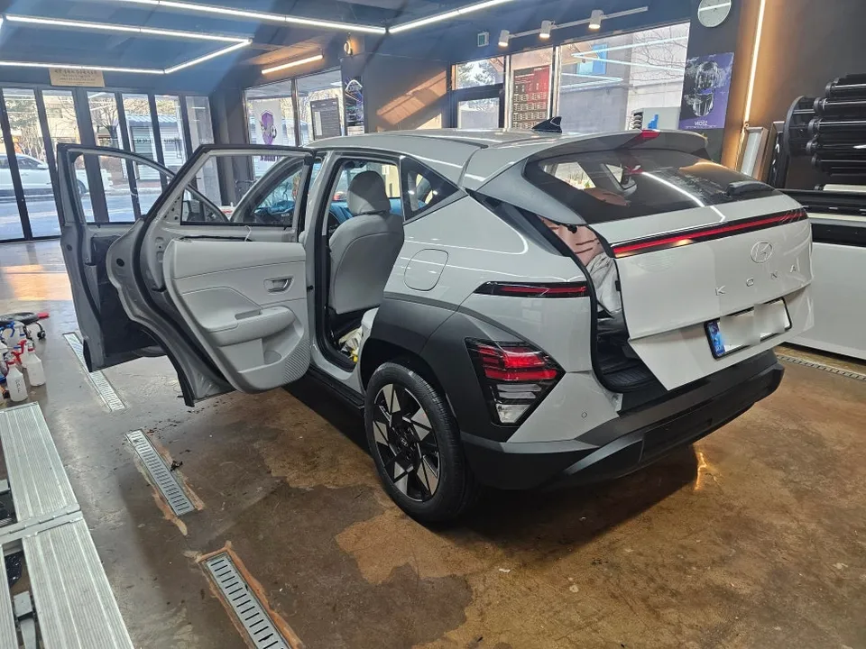 Hyundai Konaのカーフィルム施工事例｜費用目安・仕上がり 施工写真 3-2