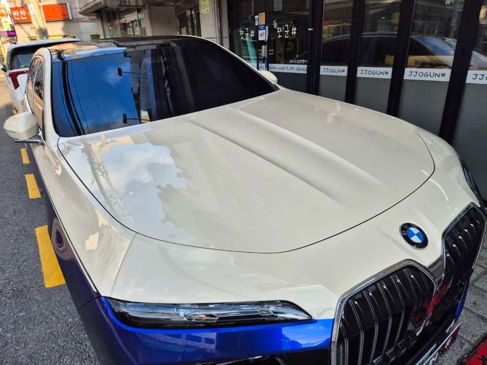 BMW 7 Seriesのカーラッピング事例 施工写真 2-2