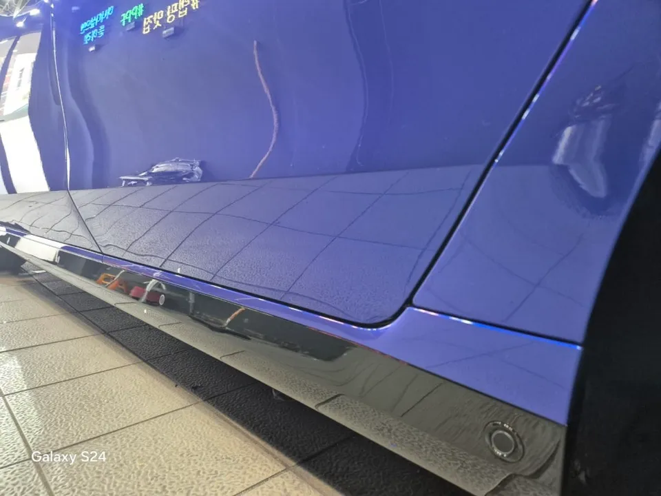 BMW 7 Seriesのカーラッピング事例 施工写真 4-2