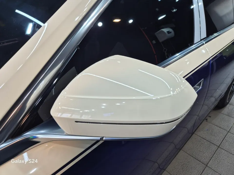 BMW 7 Seriesのカーラッピング事例 施工写真 1-3
