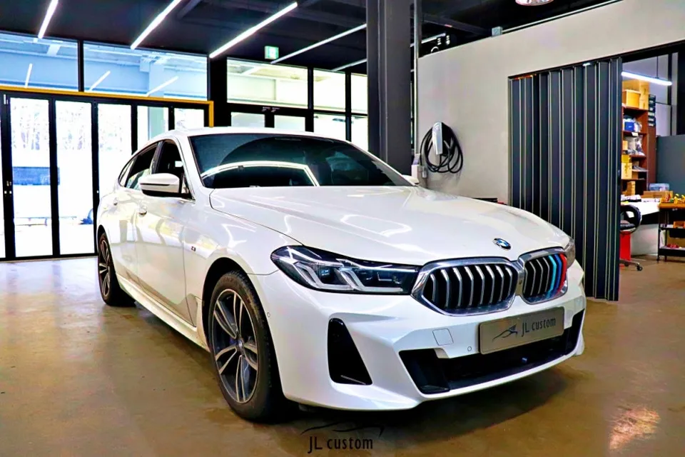 BMW 6 Series GT ambient lighting installation result