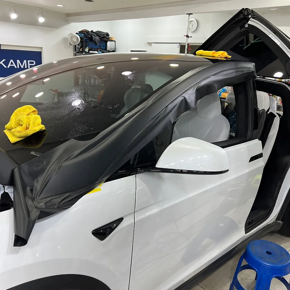 Tesla Model Xのカーラッピング事例｜無光沢ブラックの変貌 施工写真 1-3