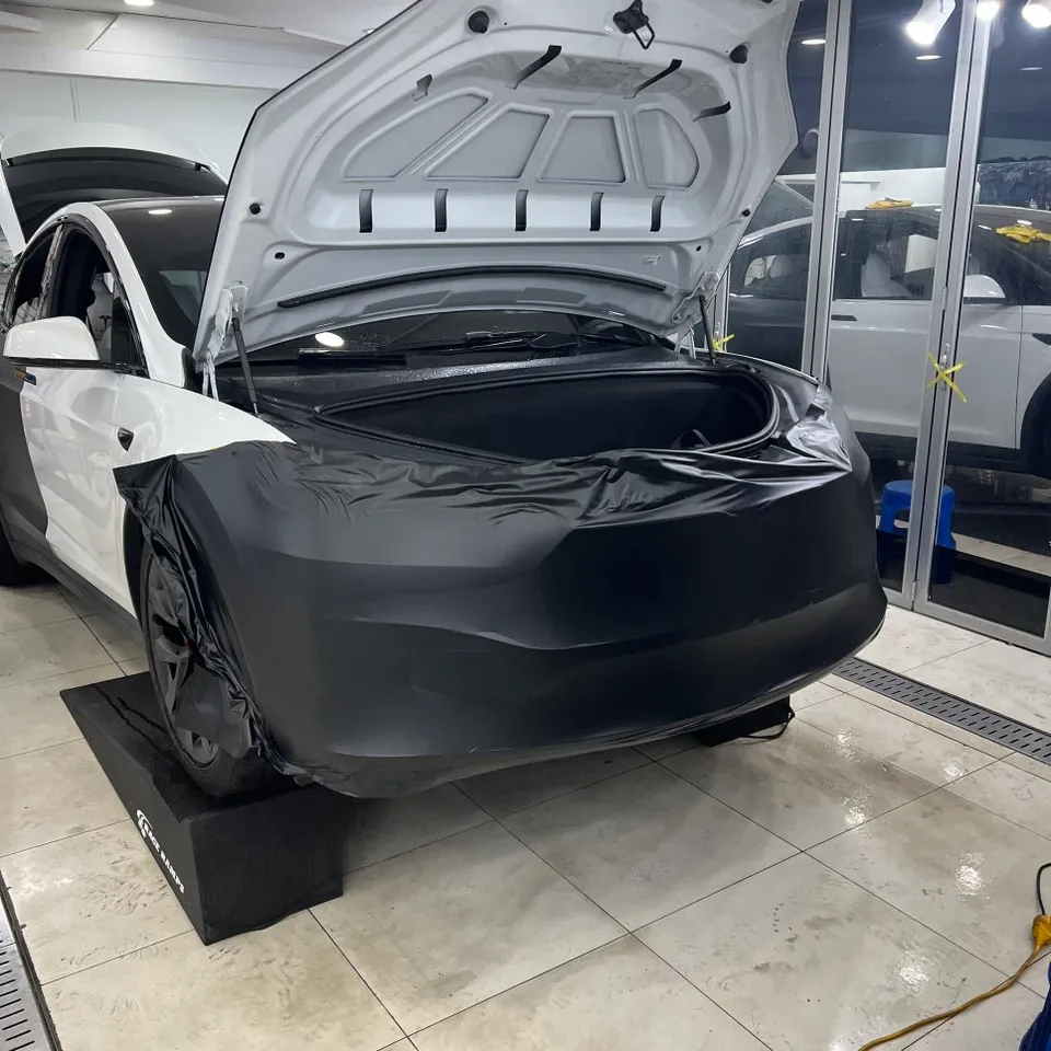 Tesla Model Xのカーラッピング事例｜無光沢ブラックの変貌 施工写真 3-3