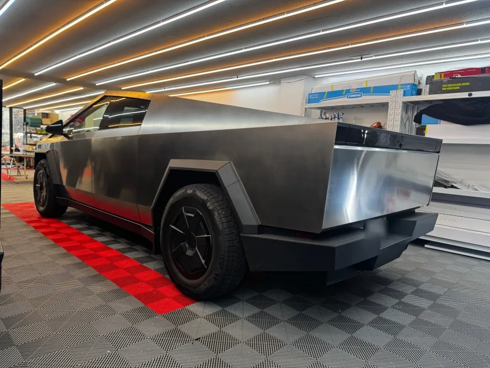 Tesla Cybertruck PPF施工事例｜無光フィルムとコーティング 施工写真 2-1