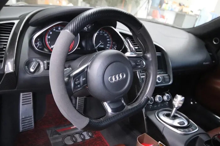 Audi R8 steering wheel - Audi R8 Steering Wheel Customization Review: Carbon Upgrade photo 3