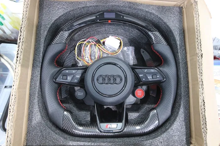 Audi R8 steering wheel - Audi R8 Steering Wheel Customization Review: Carbon Upgrade photo 5