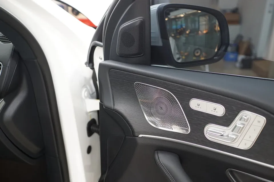 Mercedes-Benz GLE W167 ambient lighting - Mercedes-Benz GLE W167 Ambient Lighting Review — Transformed Inte photo 3