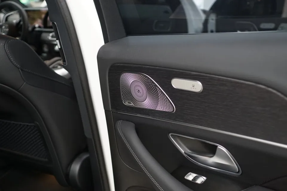 Mercedes-Benz GLE W167 ambient lighting - Mercedes-Benz GLE W167 Ambient Lighting Review — Transformed Inte photo 4