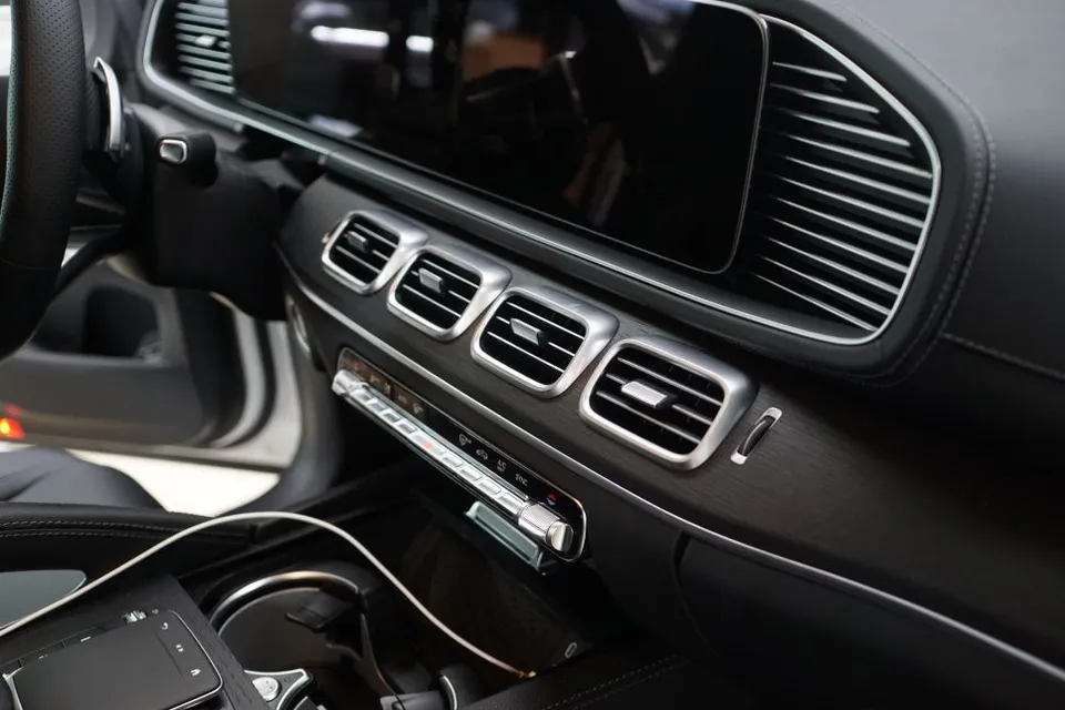 Mercedes-Benz GLE W167 ambient lighting - Mercedes-Benz GLE W167 Ambient Lighting Review — Transformed Inte photo 5