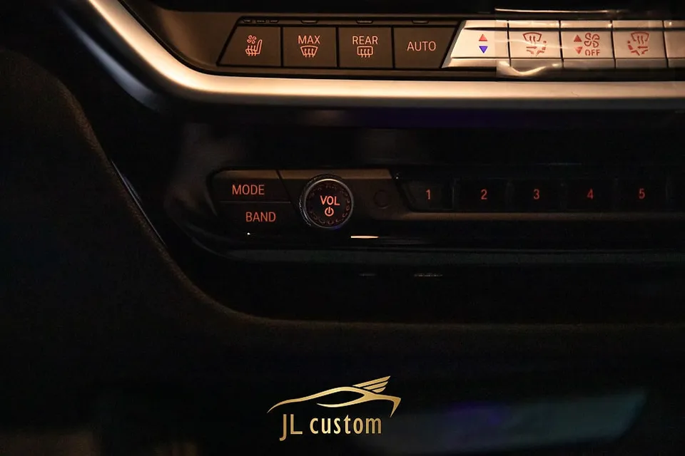 BMW X4 steering wheel - BMW X4 Custom Steering Wheel Upgrade Review photo 3