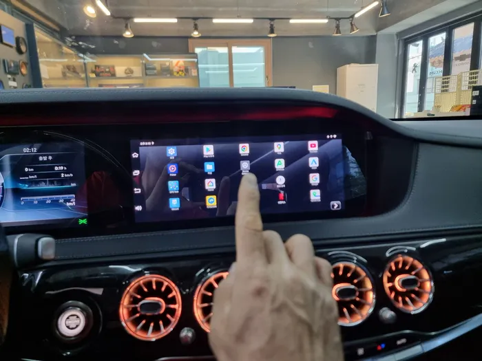 Mercedes-Benz S-Class W222のドライブレコーダー取付事例 施工写真 4-2