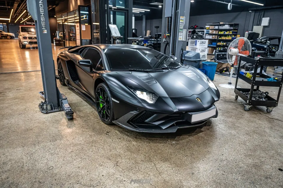 Lamborghini Aventador ambient lighting installation result
