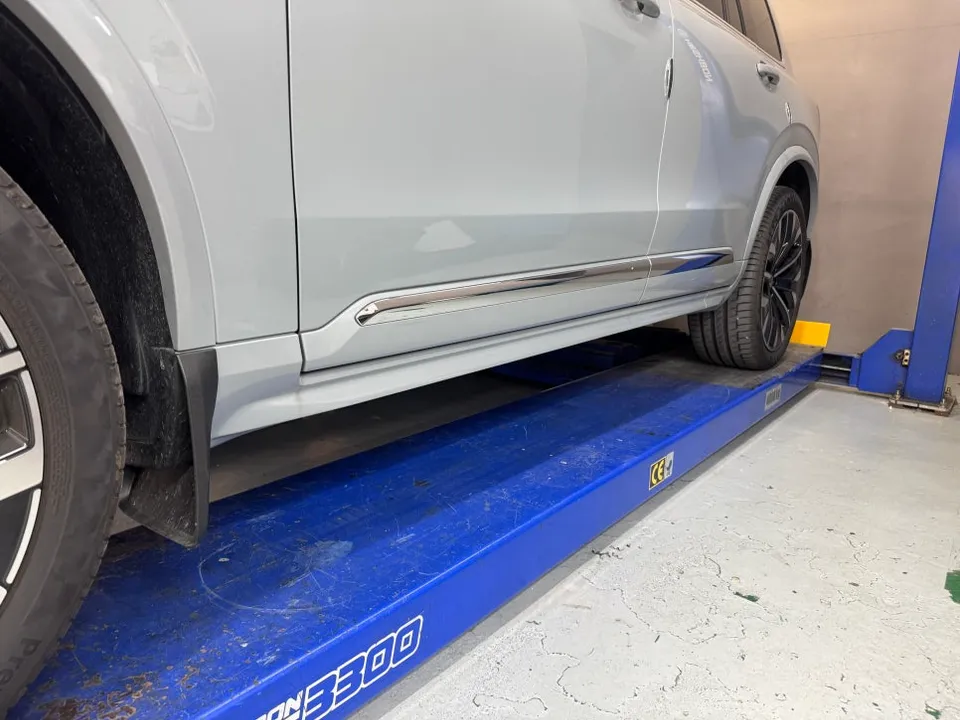 Volvo XC90 body kit - Volvo XC90 Body Kit Installation Review photo 3